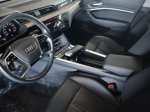 Used 2021 Audi e-tron Premium w/ Convenience Plus Package image 22