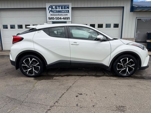 Used 2018 Toyota C-HR XLE FWD image 2