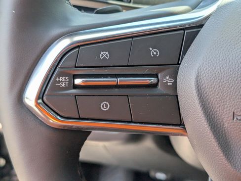 Used 2025 Chevrolet Tahoe High Country AWD/4WD image 19