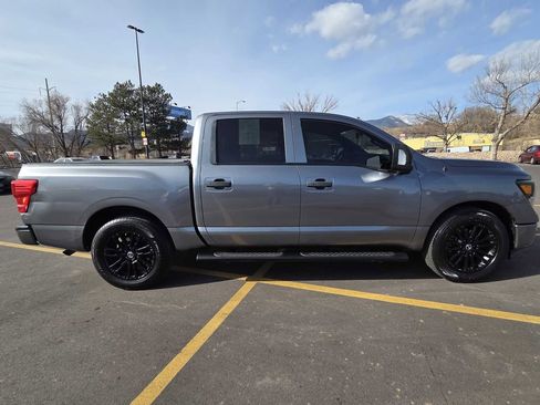 Used 2019 Nissan Titan SL w/ Midnight Edition image 9
