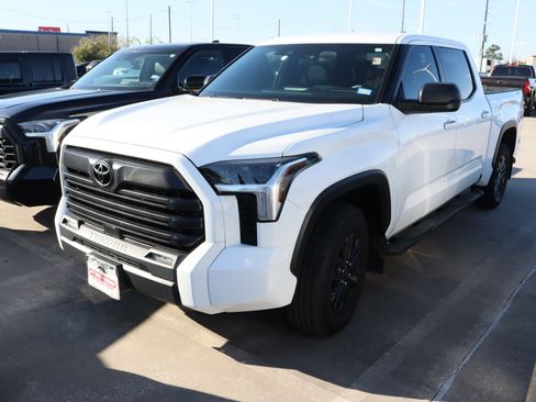 Used 2025 Toyota Tundra SR5 image 3