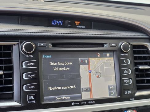 Used 2017 Toyota Highlander Limited FWD image 19
