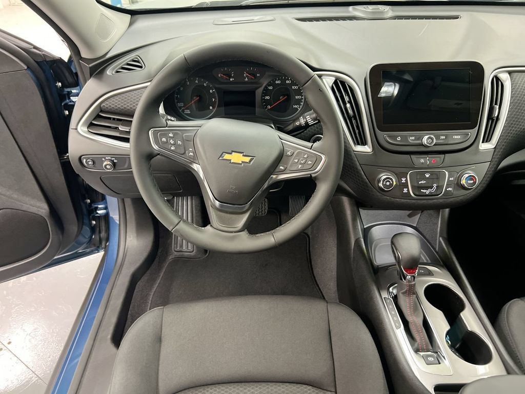Used 2024 Chevrolet Malibu RS FWD image 19
