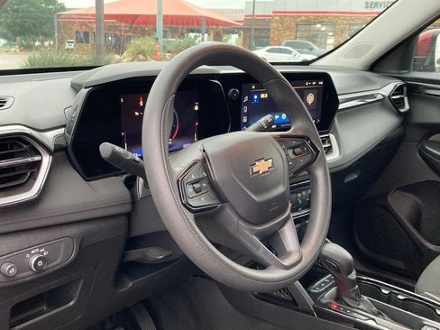 Used 2025 Chevrolet TrailBlazer LT FWD image 8