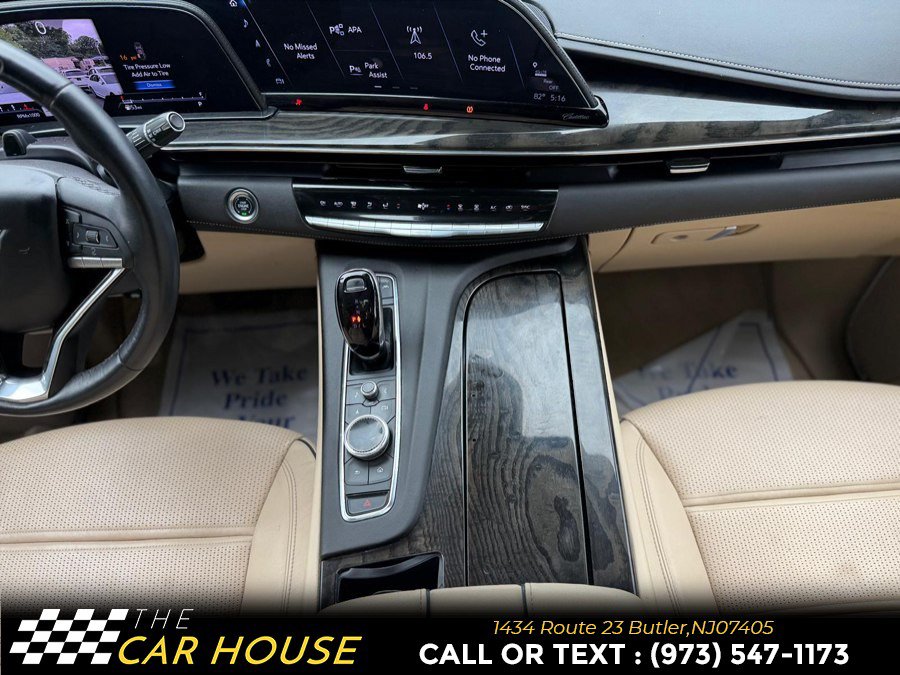 Used 2024 Cadillac Escalade Premium Luxury RWD image 31