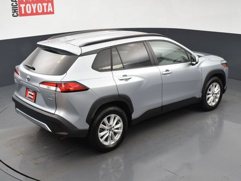 Used 2022 Toyota Corolla Cross LE AWD/4WD image 19
