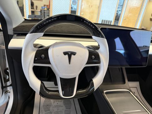 Used 2021 Tesla Model Y Long Range image 7