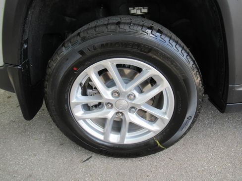 New 2026 Jeep Grand Cherokee Laredo w/ MOPAR Finishing Package RWD image 7