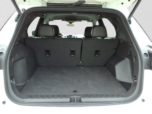 Used 2023 Chevrolet Equinox Premier w/ LPO, Floor Liner Package FWD image 32