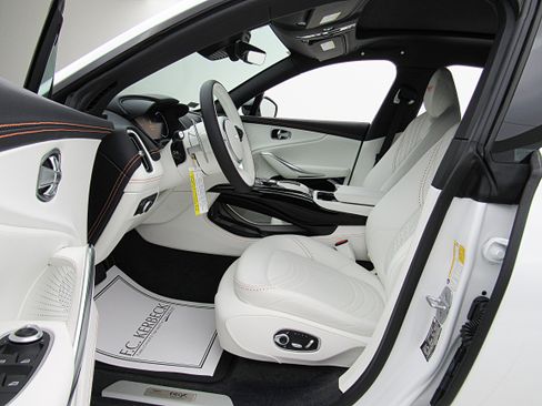Used 2023 Aston Martin DBX 707 AWD/4WD image 32