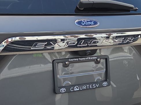 Used 2023 Ford Explorer XLT w/ Equipment Group 202A RWD image 11