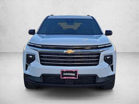New 2026 Chevrolet Traverse LT w/ Sun and Wheel Package FWD image 6