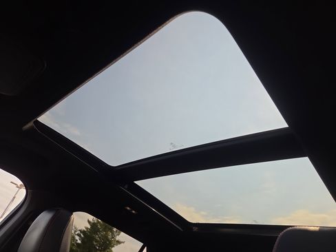 Used 2023 Ford Explorer ST-Line w/ Class IV Trailer Tow Package AWD/4WD image 22