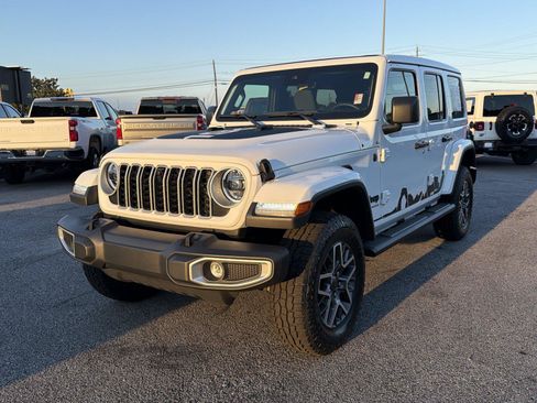 Used 2025 Jeep Wrangler Unlimited Sahara w/ Safety Group AWD/4WD image 2