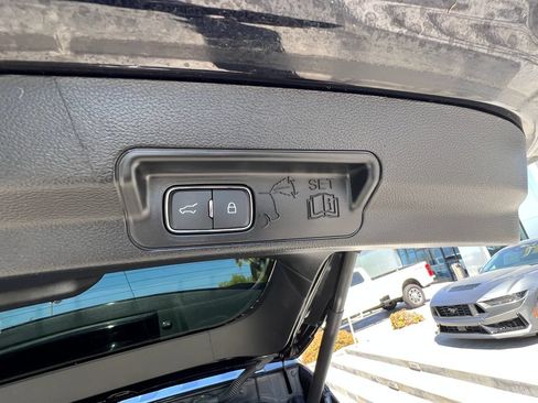 Used 2024 Ford Explorer 2WD image 25