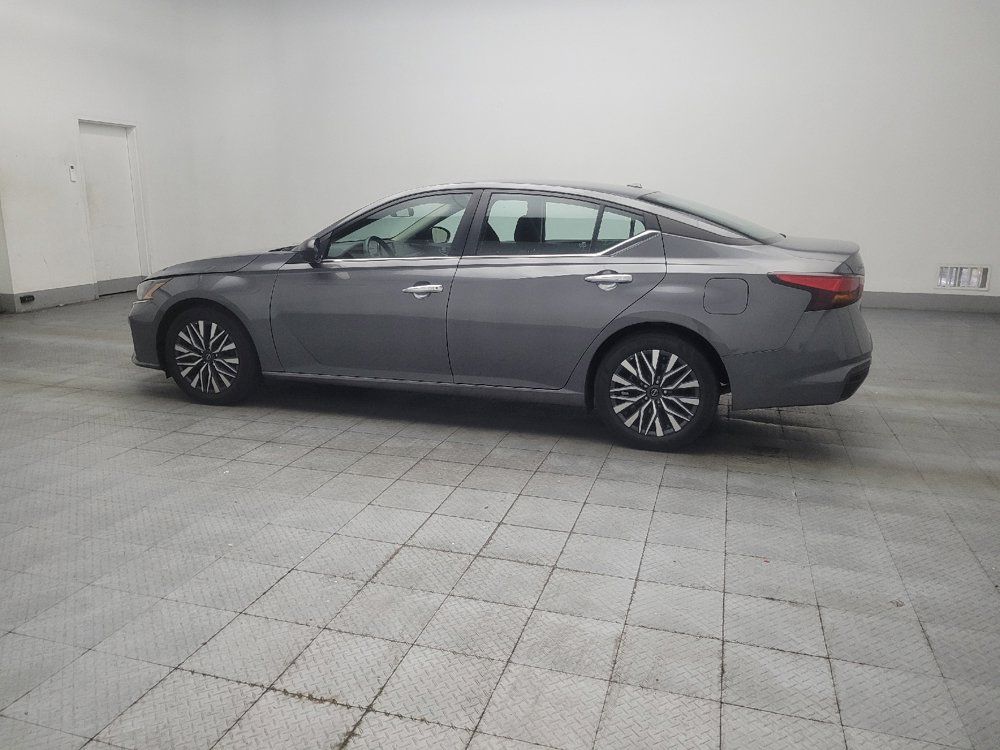 Used 2025 Nissan Altima 2.5 SV FWD image 3