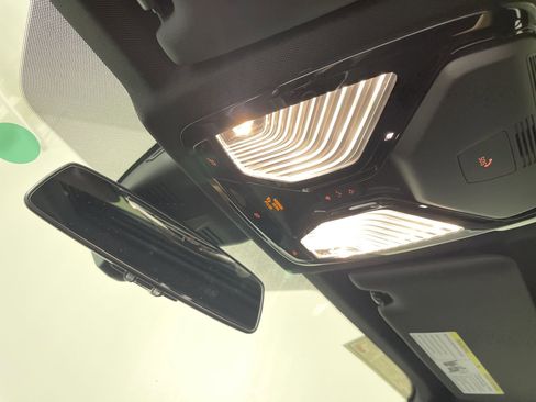 Used 2025 BMW 330i 330i w/ Convenience Package image 18