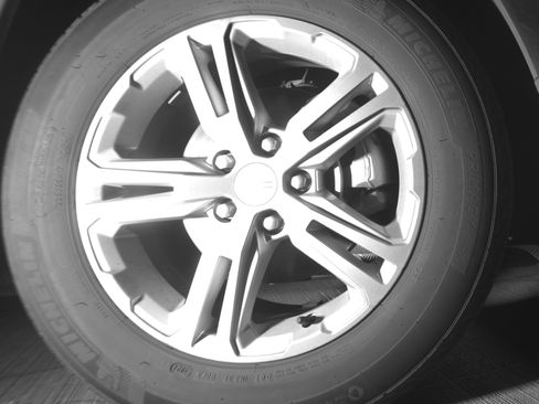 Used 2024 GMC Terrain SLE image 18