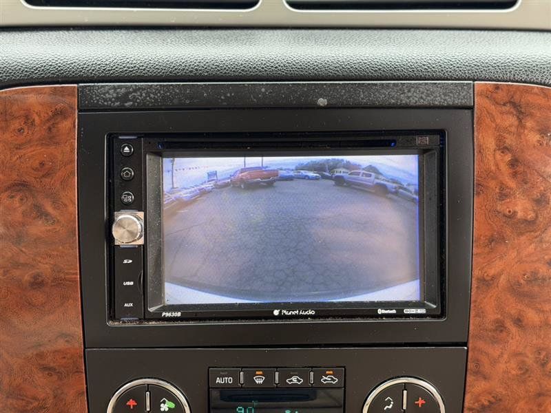 Used 2008 Chevrolet Suburban LTZ w/ LTZ Preferred Equipment Group AWD/4WD image 27