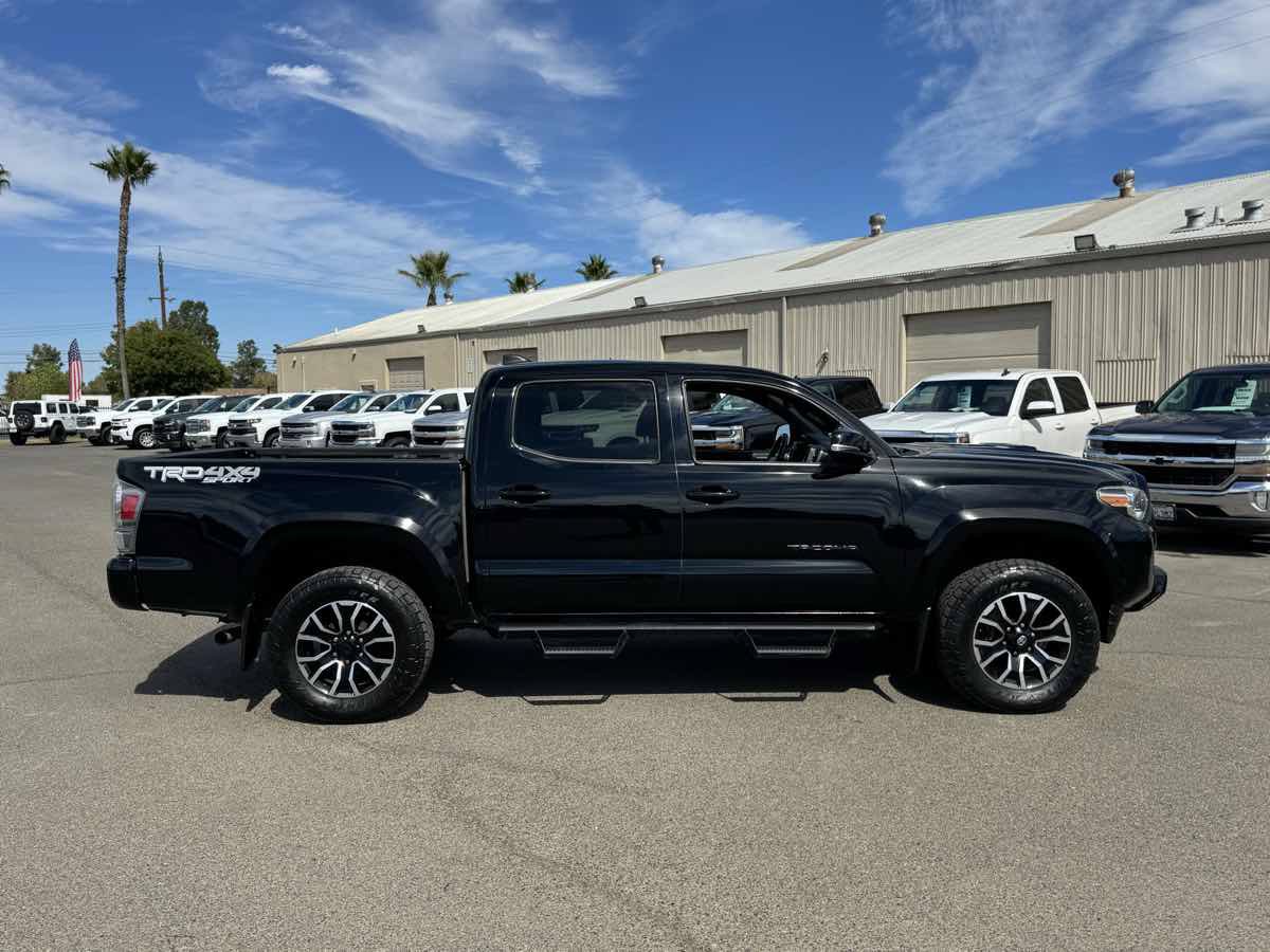 Used 2022 Toyota Tacoma TRD Sport w/ TRD Premium Sport Package AWD/4WD image 13