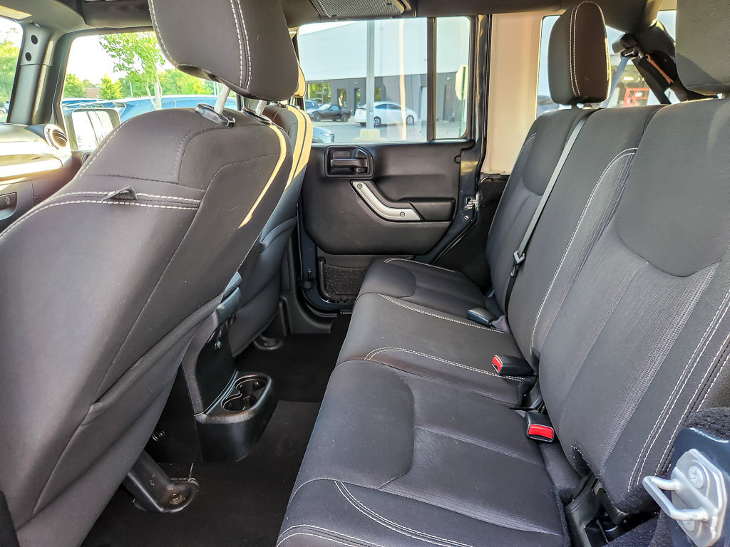 Used 2018 Jeep Wrangler Unlimited Sahara AWD/4WD image 9