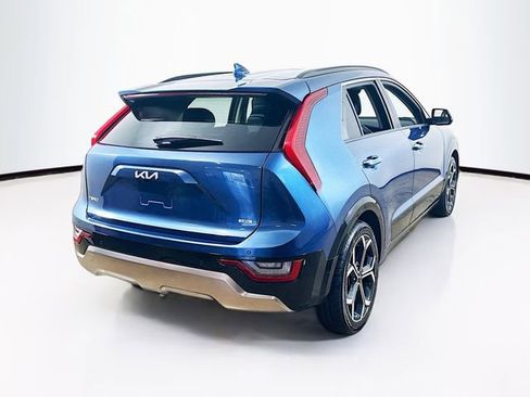 Used 2023 Kia Niro SX Touring image 10