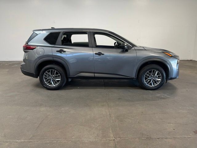 Used 2024 Nissan Rogue S FWD image 2