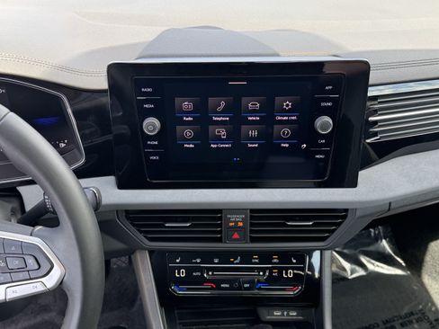 Used 2025 Volkswagen Jetta SE w/ Sunroof Package FWD image 23