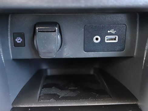 Used 2025 Nissan Versa SV FWD image 31