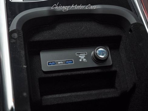 Used 2022 Land Rover Range Rover Sport SVR image 16