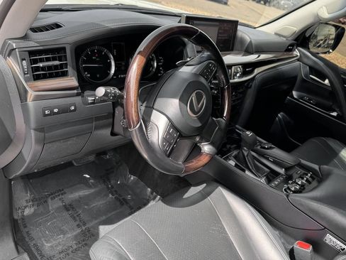 Used 2018 Lexus LX 570 4WD image 17