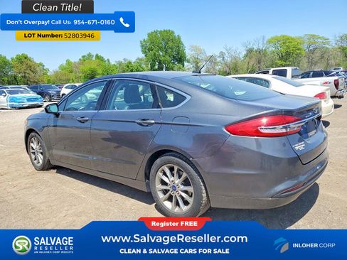 Used 2017 Ford Fusion SE w/ Fusion SE Technology Package FWD image 3
