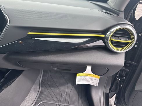New 2025 Chevrolet Trax ACTIV w/ Sunroof Package image 33