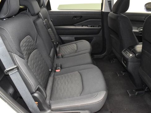 Used 2025 Nissan Pathfinder SV AWD/4WD image 28