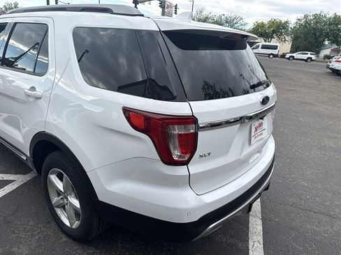 Used 2017 Ford Explorer XLT w/ Equipment Group 201A AWD/4WD image 7