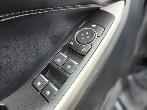 Certified 2022 Ford Explorer XLT w/ Equipment Group 202A image 18