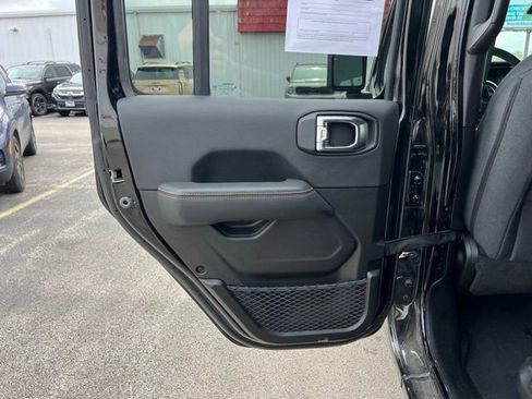 Used 2025 Jeep Wrangler Unlimited Sahara w/ Safety Group AWD/4WD image 34