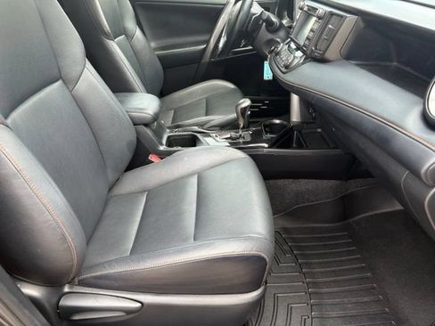 Used 2018 Toyota RAV4 SE w/ All Weather Liner Package AWD/4WD image 19