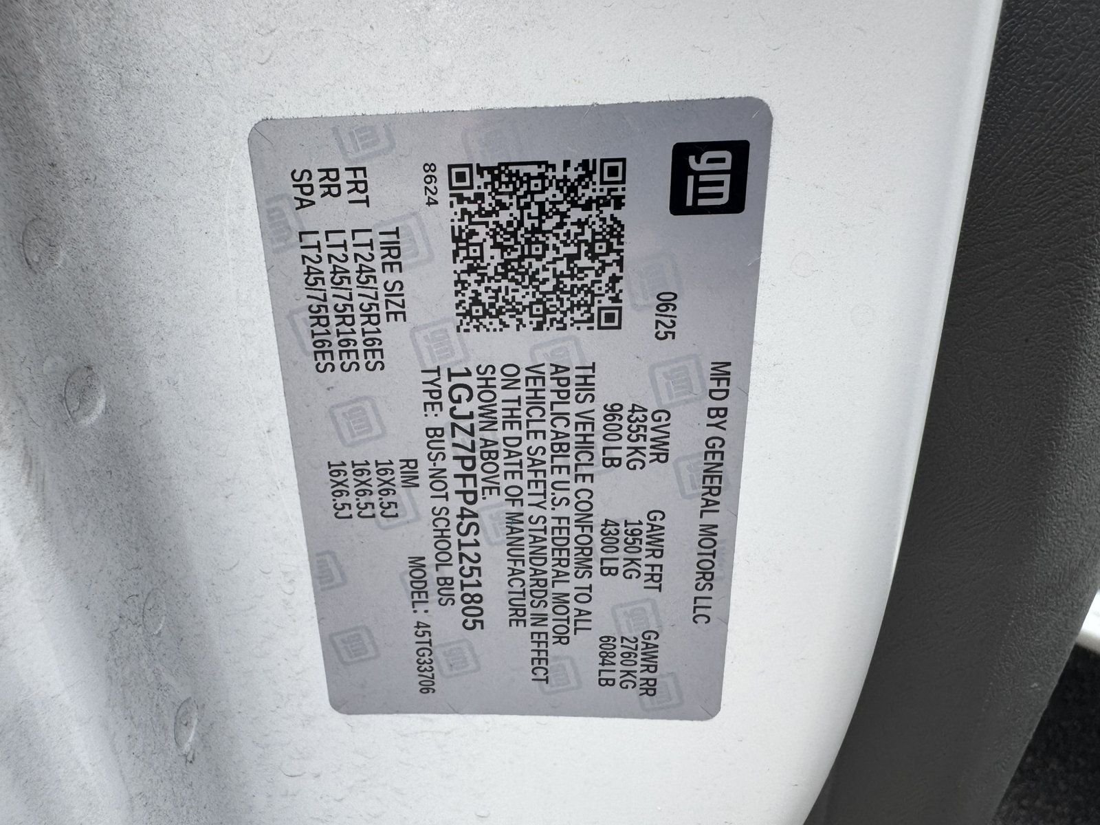 Used 2025 GMC Savana 3500 LT w/ LT Preferred Equipment Group RWD image 27