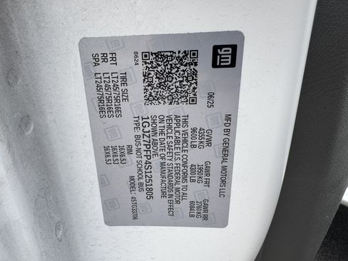 Used 2025 GMC Savana 3500 LT w/ LT Preferred Equipment Group RWD image 27
