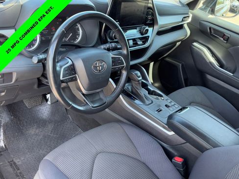 Used 2023 Toyota Highlander LE image 16