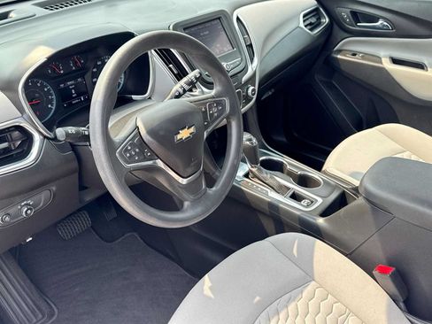 Used 2020 Chevrolet Equinox LS FWD image 2