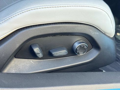 Used 2021 Chevrolet Corvette 2dr Stingray Conv w/ Z51 Performance Package image 27