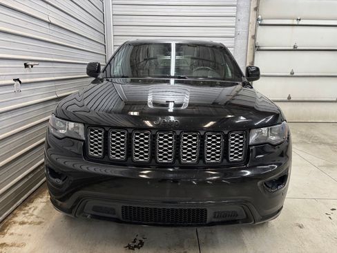 Used 2017 Jeep Grand Cherokee Altitude AWD/4WD image 2