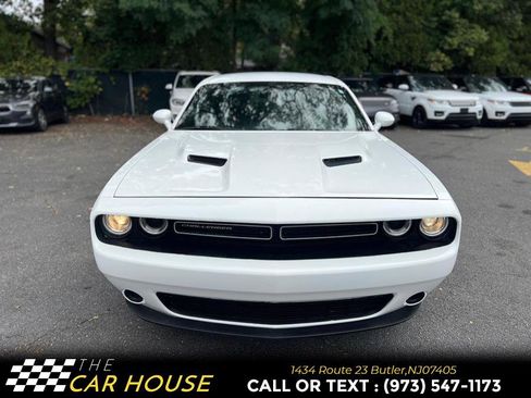 Used 2015 Dodge Challenger SXT image 4