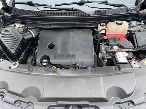 Used 2018 Chevrolet Traverse LT FWD image 38