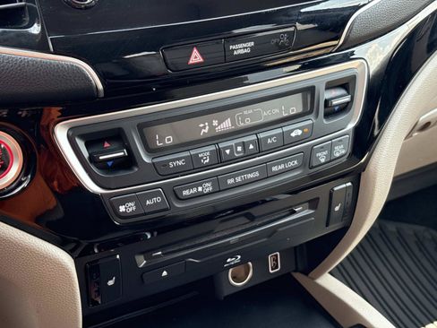Used 2020 Honda Pilot Touring image 31