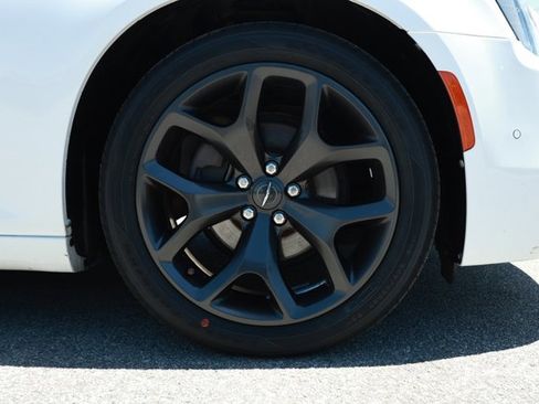 Used 2021 Chrysler 300 S RWD image 5