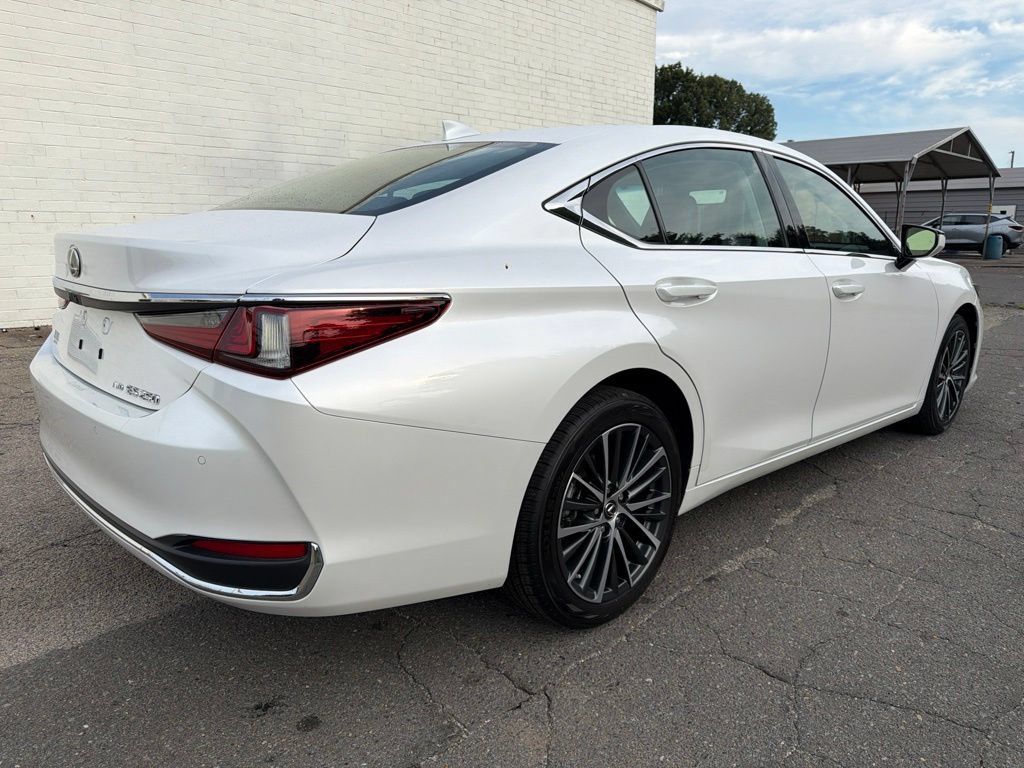 Used 2023 Lexus ES 250 w/ Premium Package w/ Premium Package AWD/4WD image 2