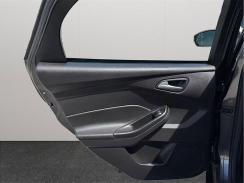 Used 2017 Ford Focus SEL FWD image 29